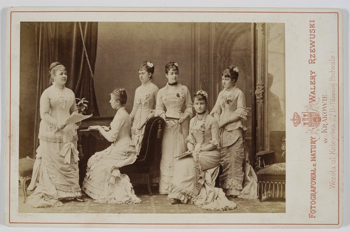 grupa-szesciu-kobiet